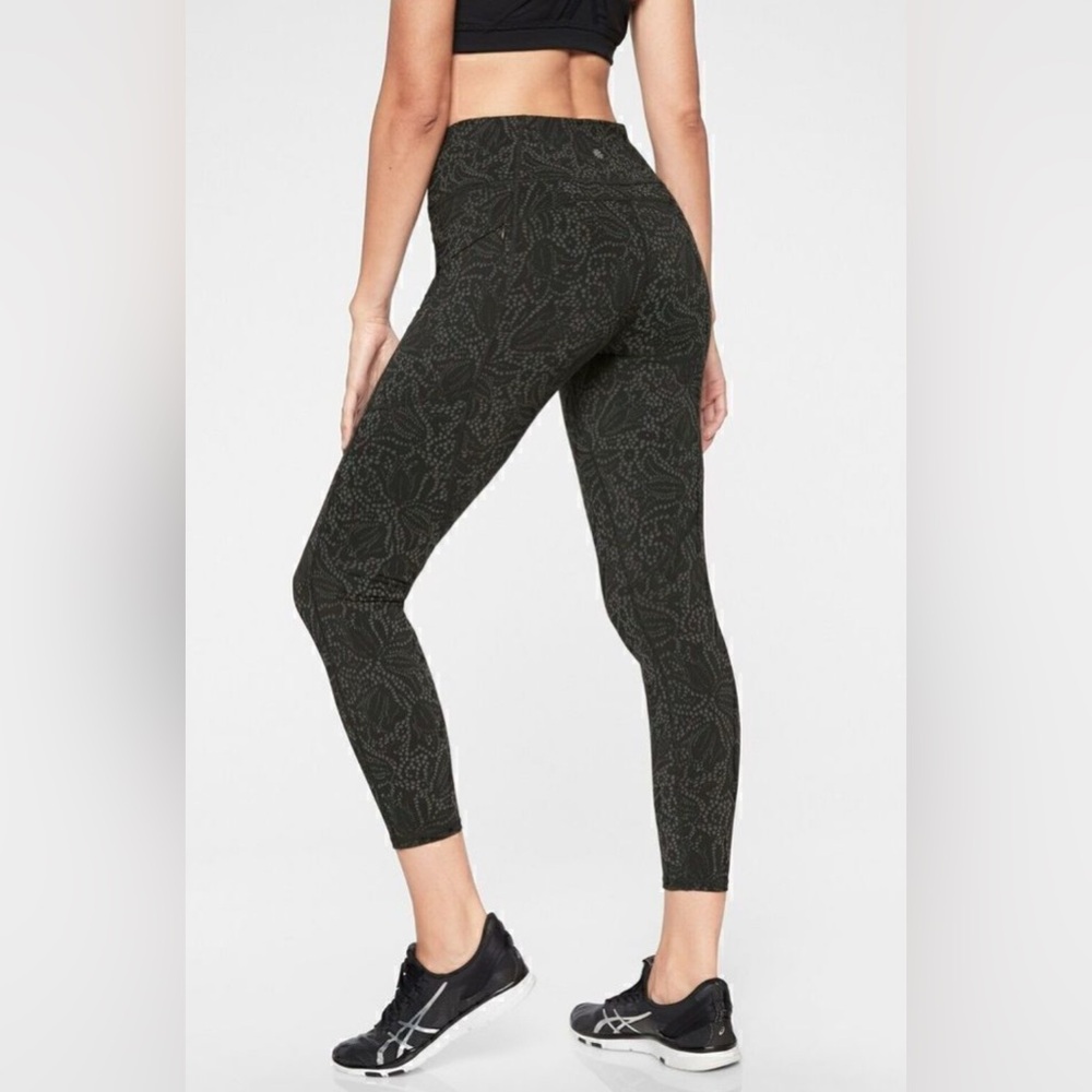Athleta Black Reflective Contender ⅞ Tight Medium Running Zip Pockets Floral